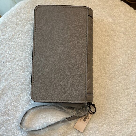 Victoria Secret Phone Wristlet Quilted  front Flap Snap  Close - Picture 3 of 11